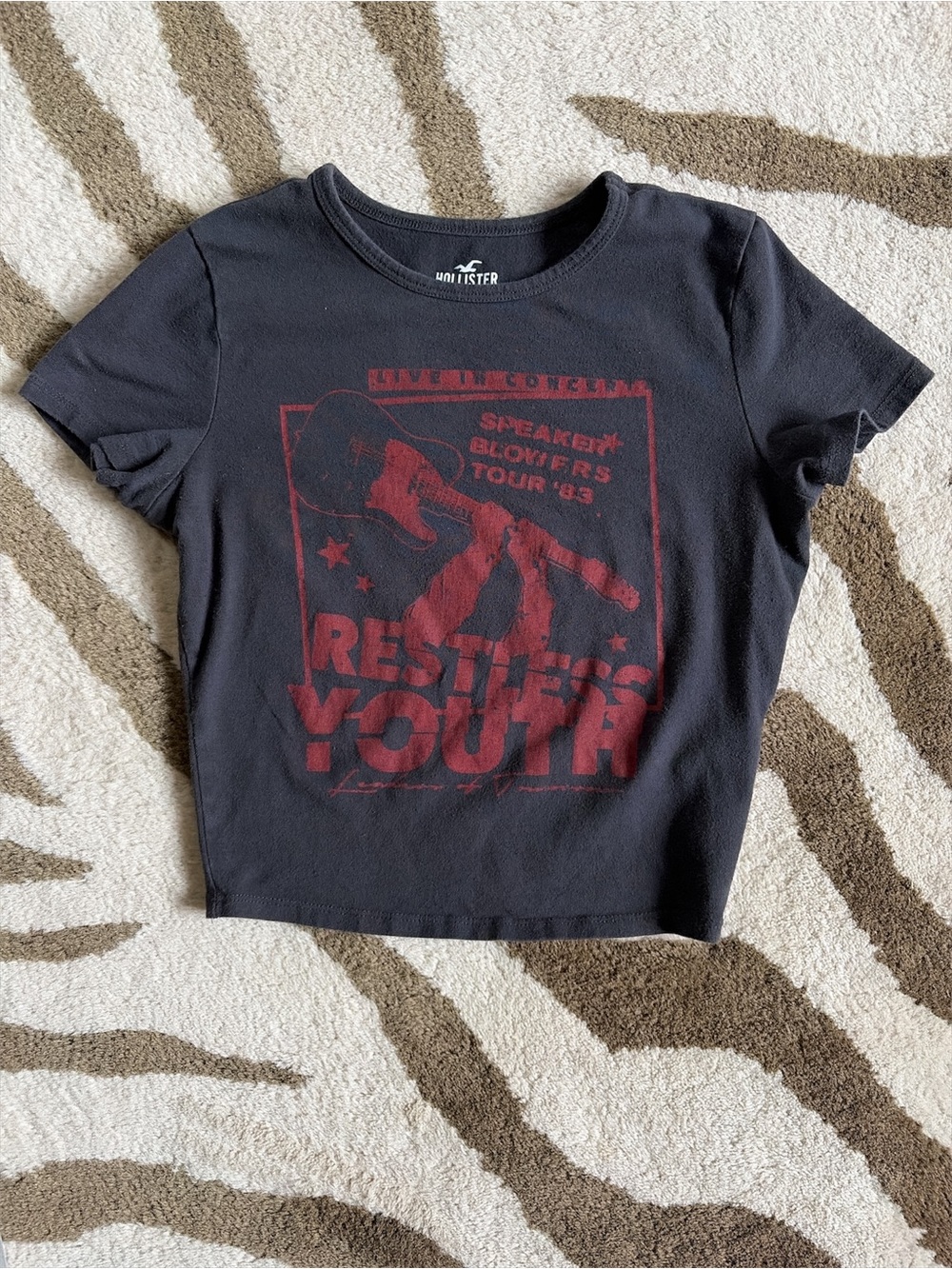 Hollister Graphic Baby Tee - Picture 4 of 6
